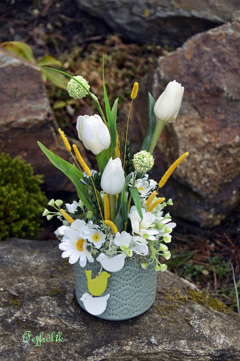 tulipány s divokým česnekem..