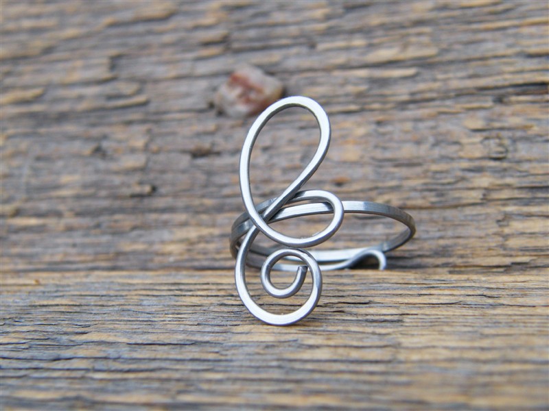 Nezdobený prstýnek - tepaná chirurgická ocel