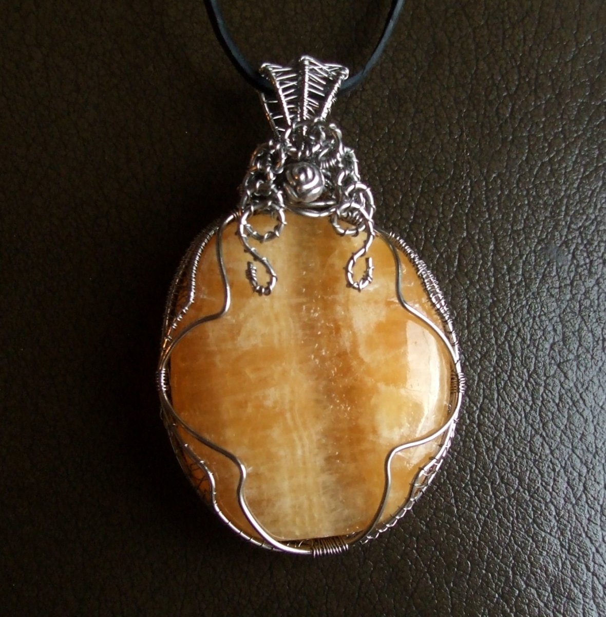 Aragonit přívěsek.