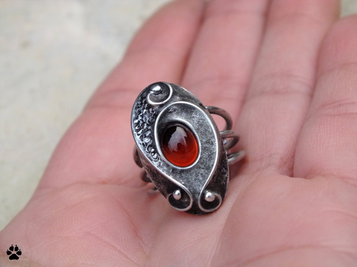 Afrodita - prsten s rudým granátem 