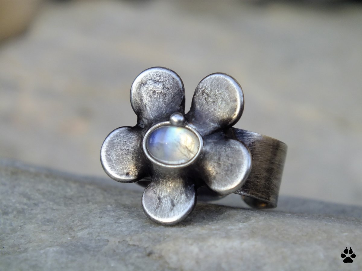 Měsíční květina - prsten s měsíčním kamenem