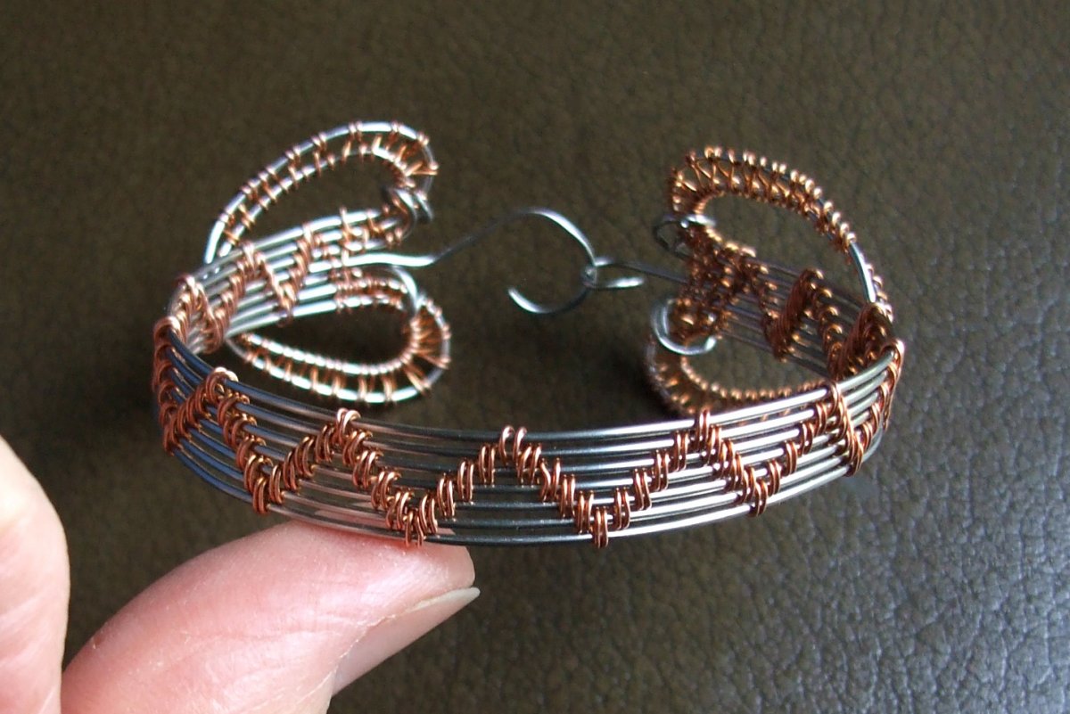 Náramek ocel, měď.