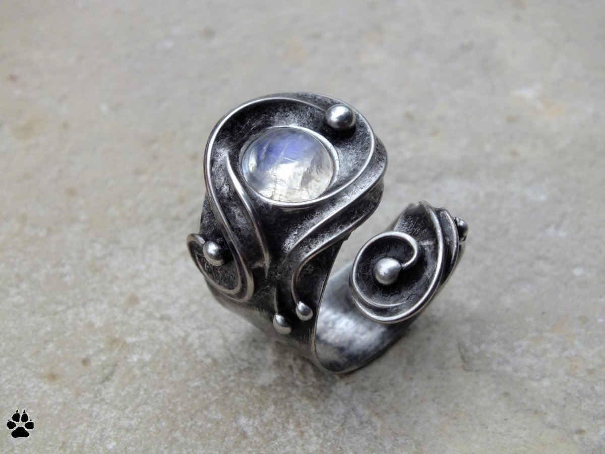 Kapka rosy - prsten s měsíčním kamenem