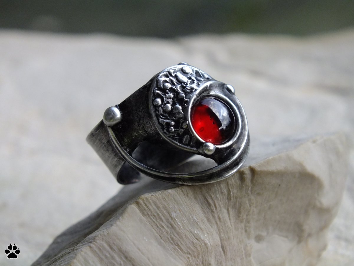Rudá krev - prsten s rudým granátem