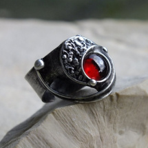 Rudá krev - prsten s rudým granátem