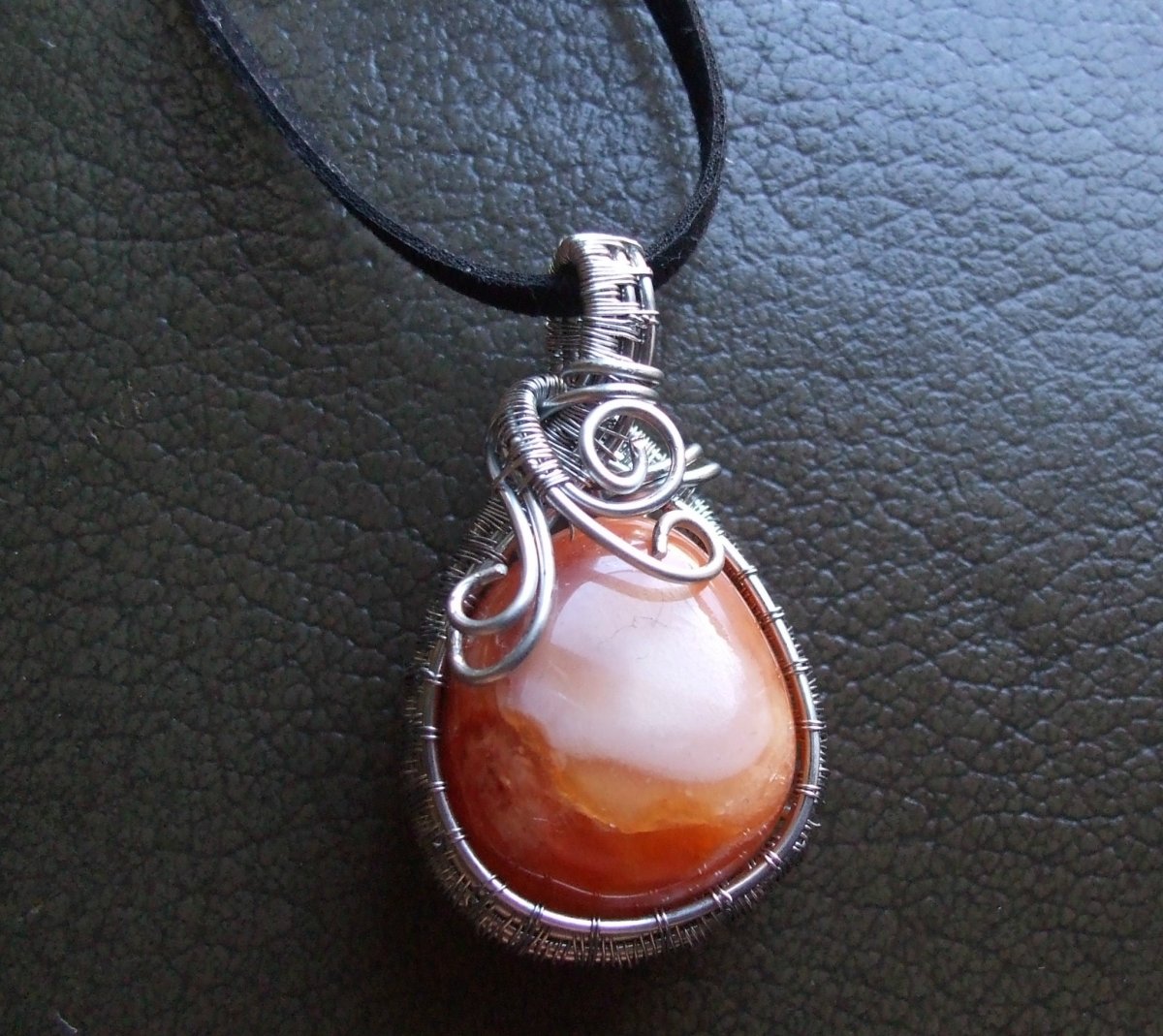 Přívěsek s kamenem Karneolem