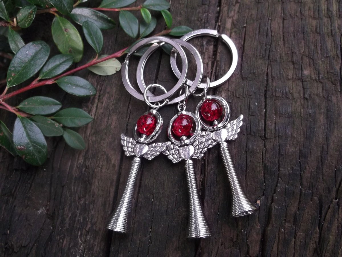 Klíčenka - andělíček rubínový 2