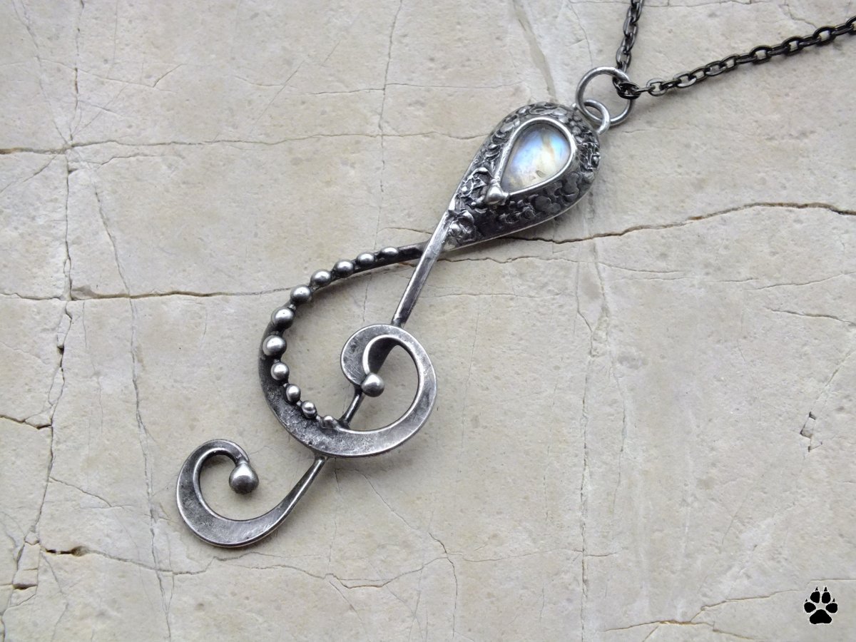 Houslový klíč - měsíční kámen