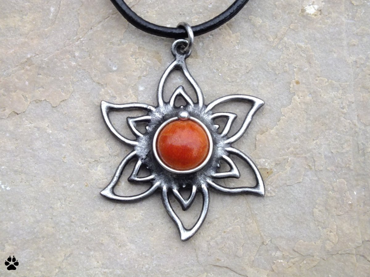 Korálový květ - cínovaný náhrdelník