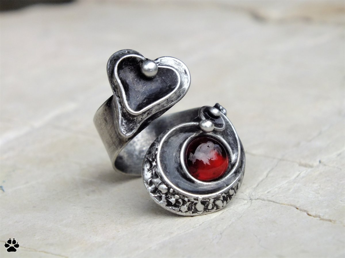 Srdce - prsten s rudým granátem