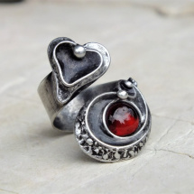 Srdce - prsten s rudým granátem