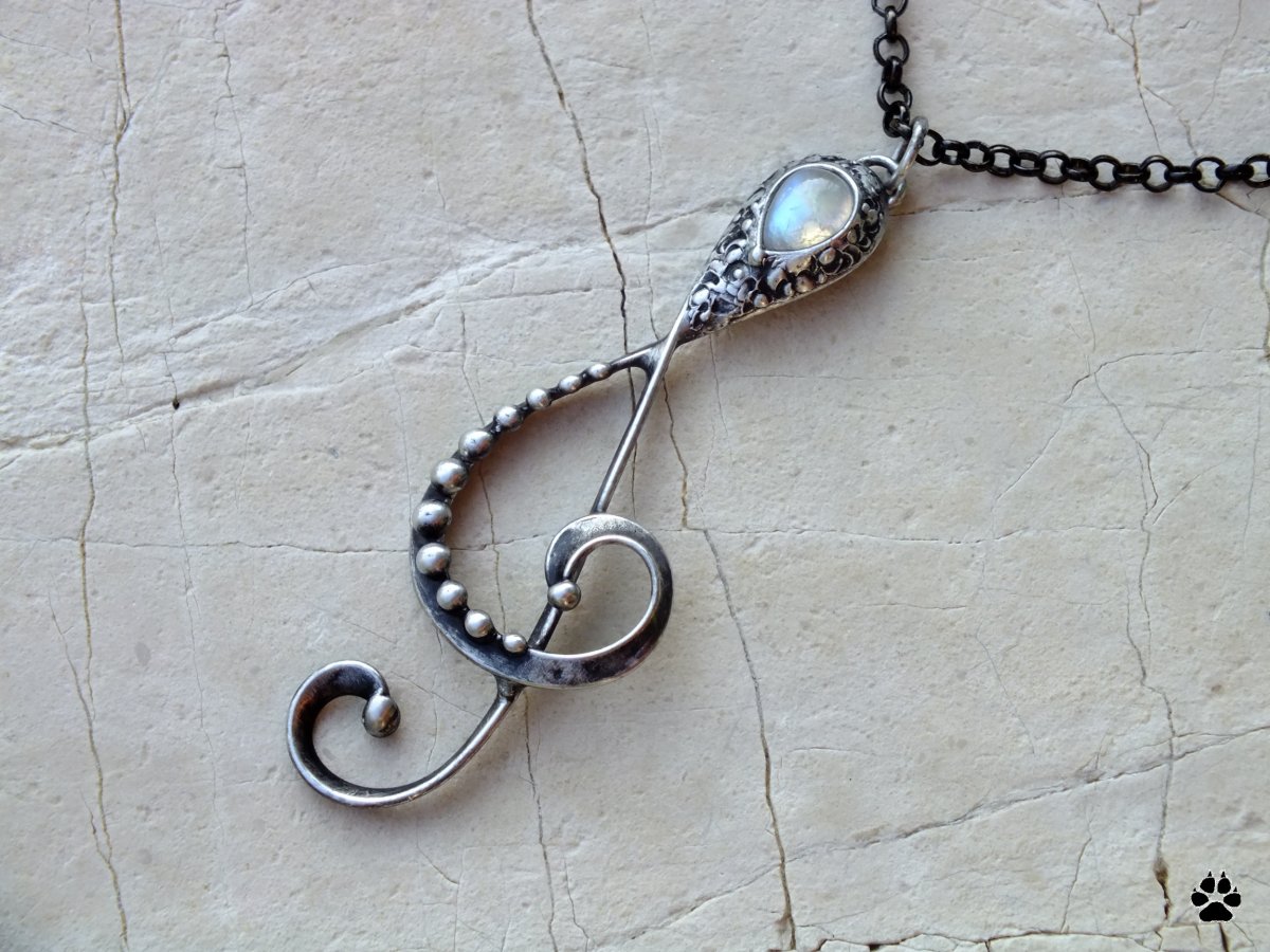 Houslový klíč - měsíční kámen REZERVACE!