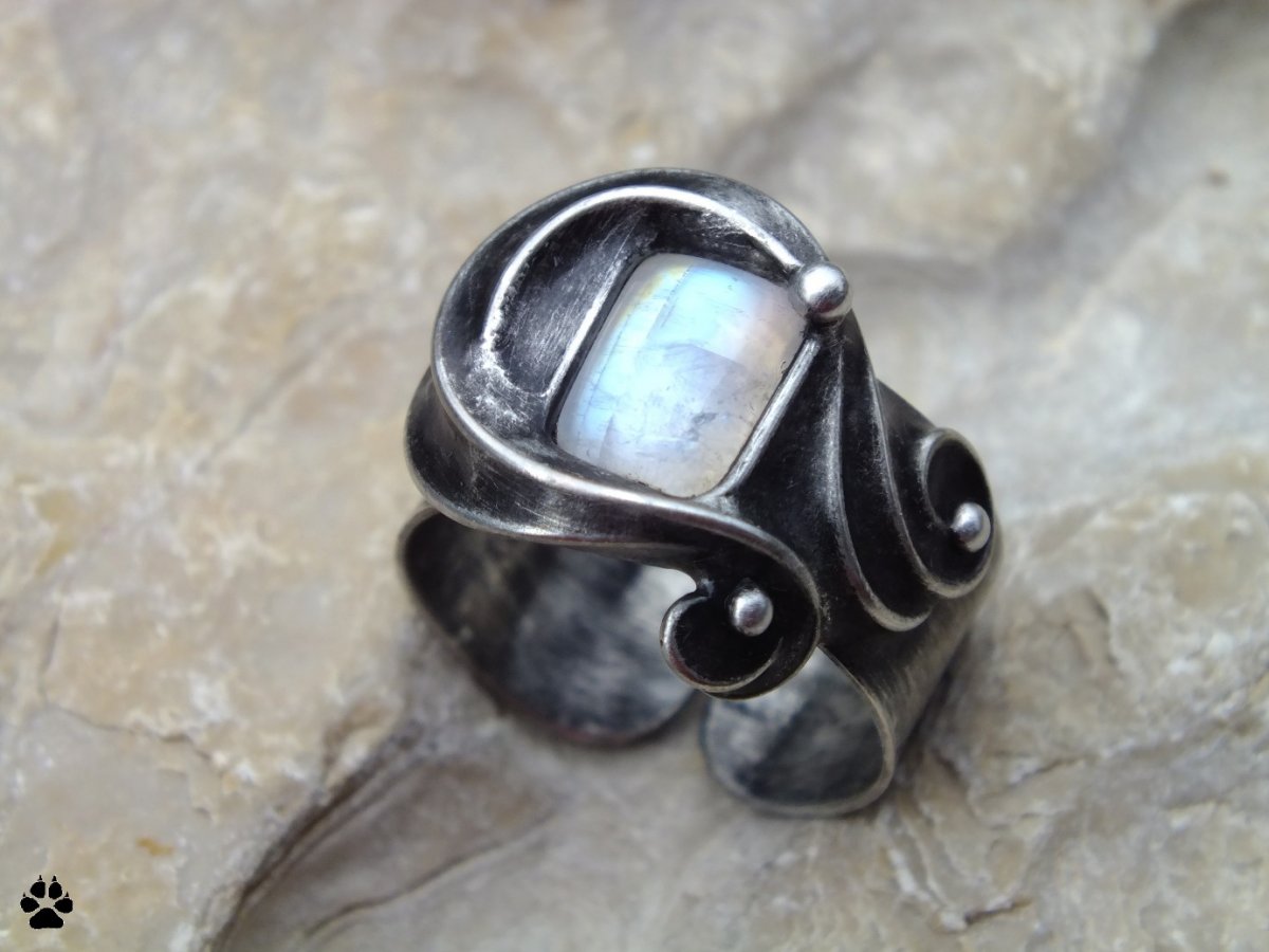 EBRO - prsten s adulárem