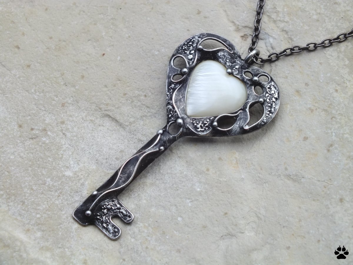 Srdcový klíč - náhrdelník s perletí