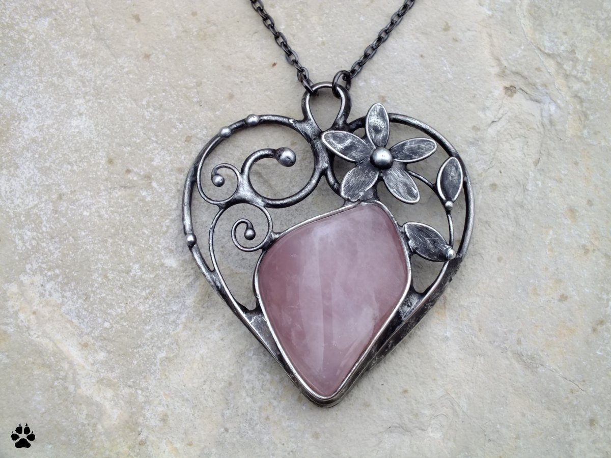 Srdce růženínové s kytkou