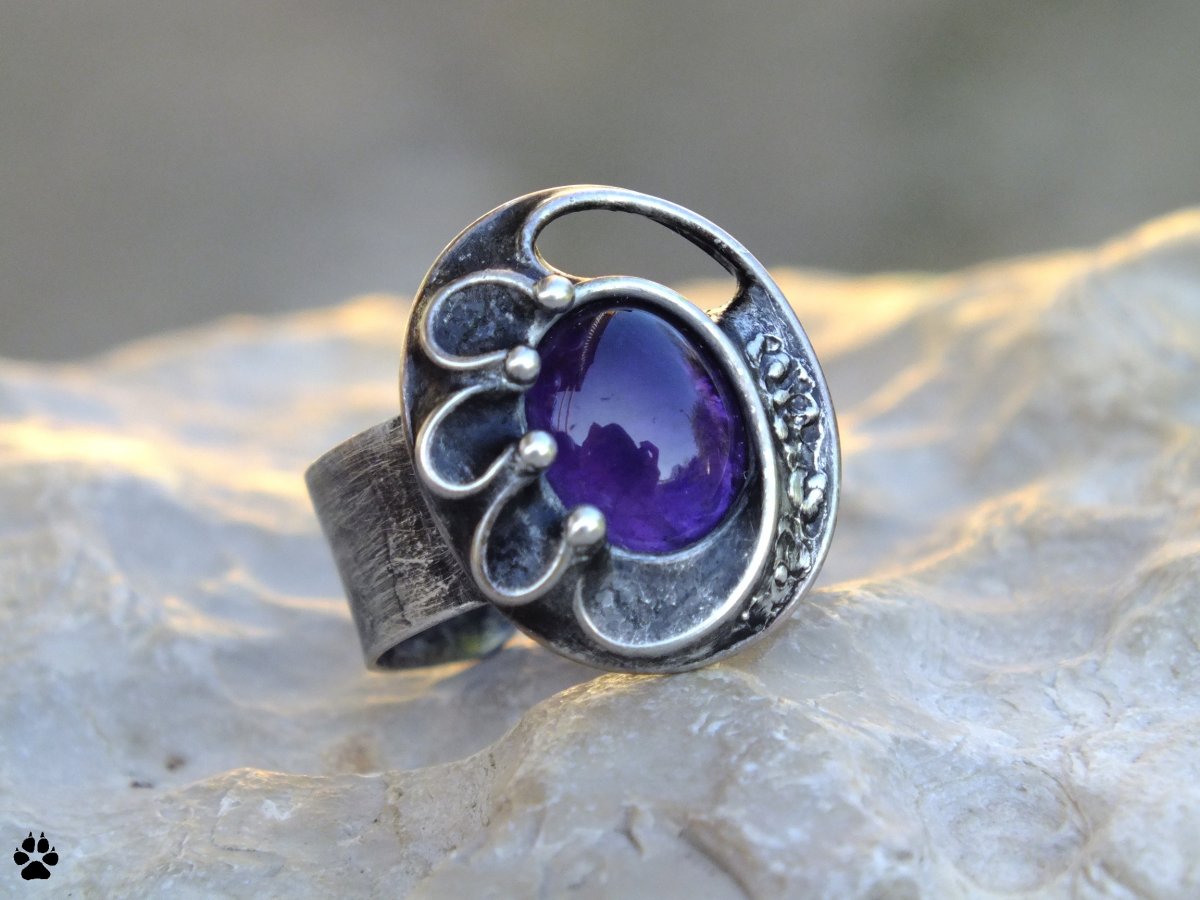 V drápech - prsten s ametystem 