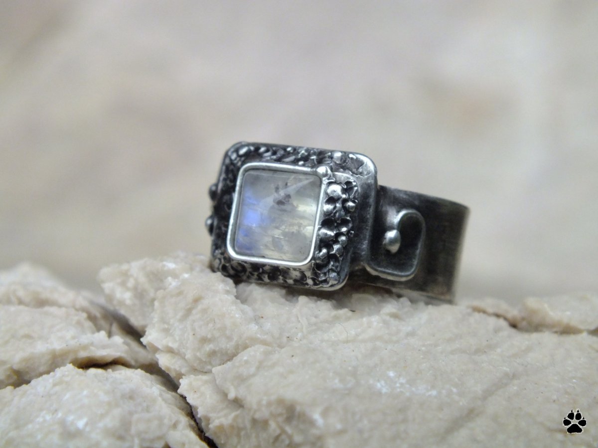 Měsíční labyrint - prsten s měsíčním kamenem 