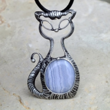 Kočička Malvína - náhrdelník s chalcedonem