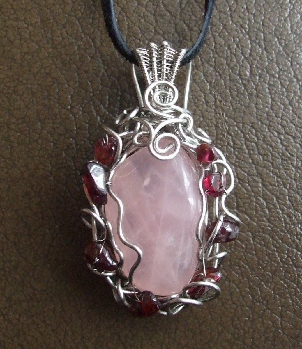 Růženín s granátky.