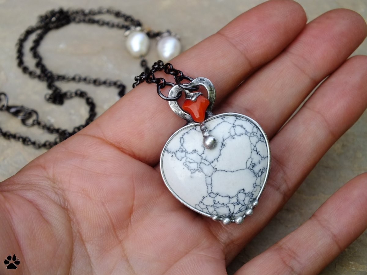 Srdce magnezitové s perlovým řetízkem