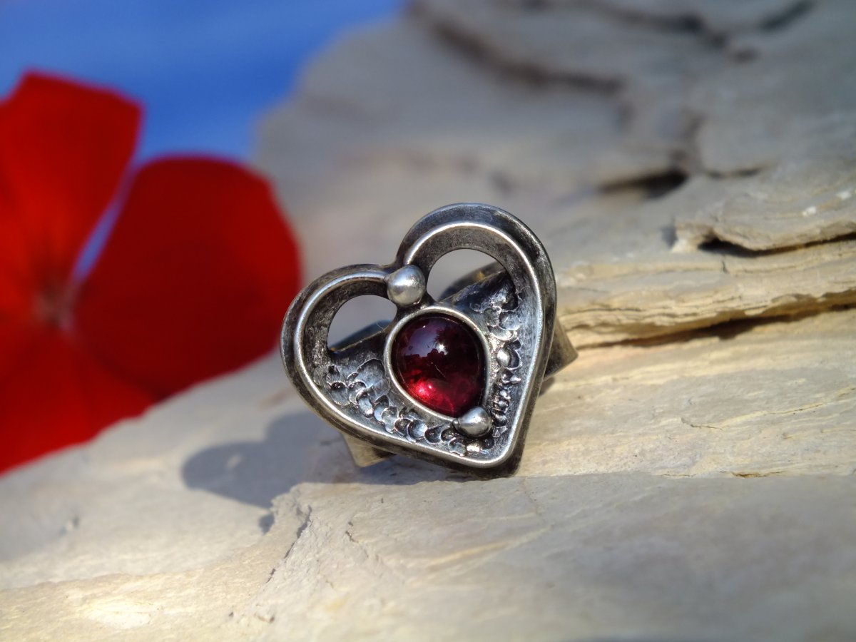 Granátové srdíčko - cínovaný prsten