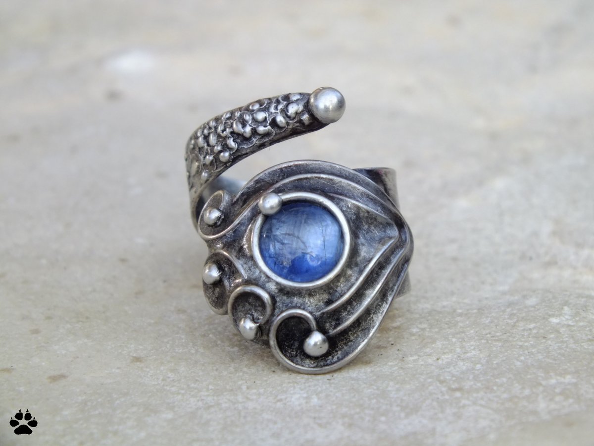 Voděnka - prsten s kyanitem