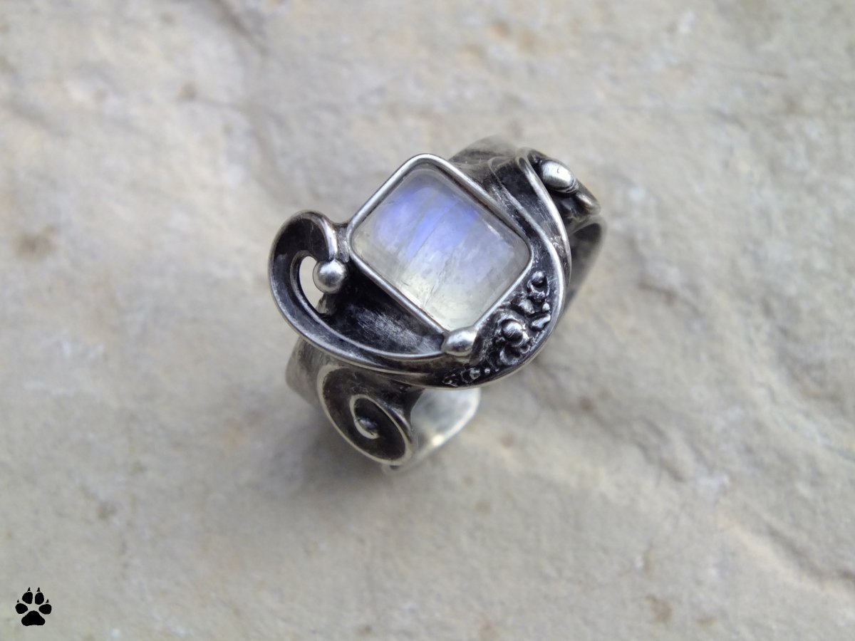 Okýnko - prsten s měsíčním kamenem 