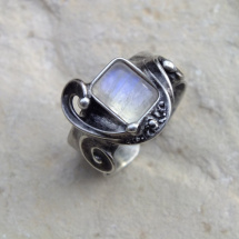 Okýnko - prsten s měsíčním kamenem 