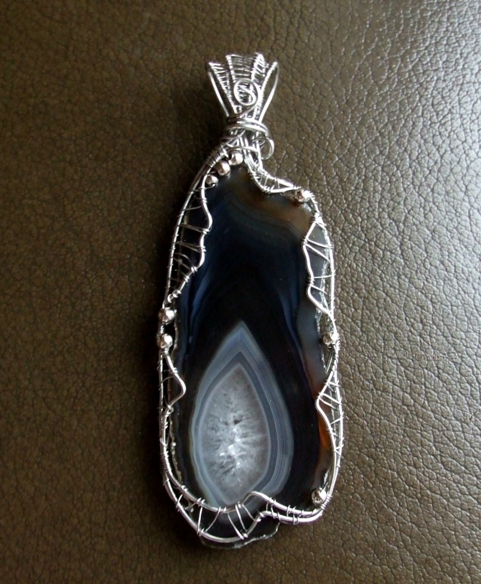 Achát přívěsek - černý plátek.