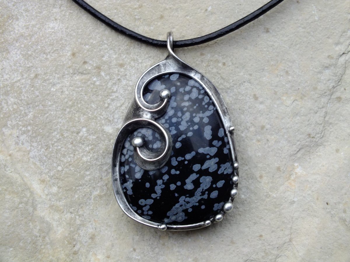 Náhrdelník s obsidiánem vločkovým