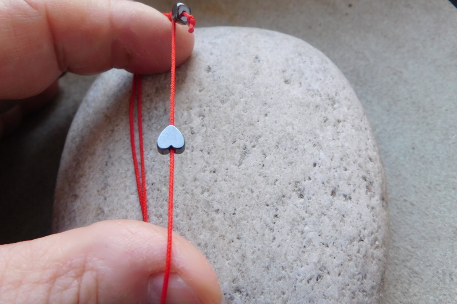 Náramek - Hematitové srdíčko