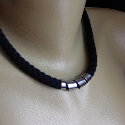 Náhrdelník -černý s nerez trubičkou