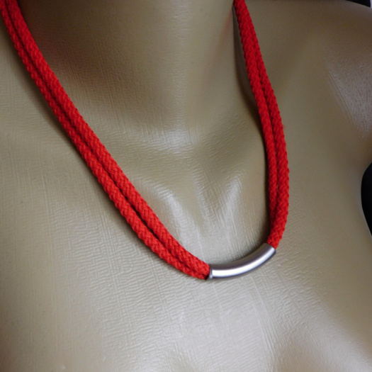 Náhrdelník -červený s nerezem