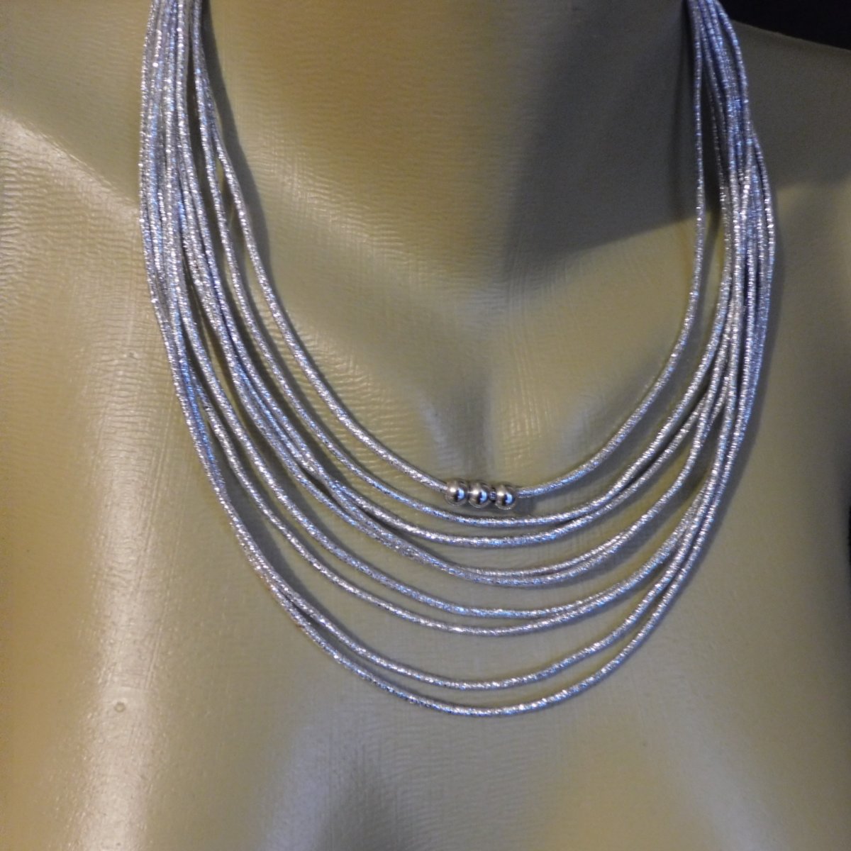 Náhrdelník  - Blíží se čas plesů, aj......