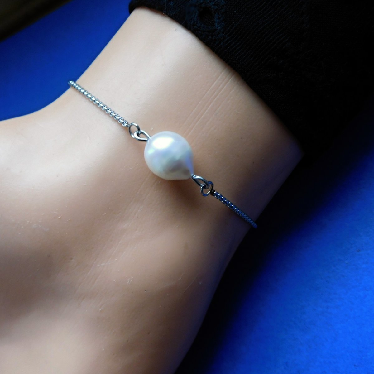 Náramek nerezový s bílou perlou