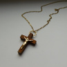 Náhrdelník  --přívěšek dřevěný na pozlaceném  řetízku
