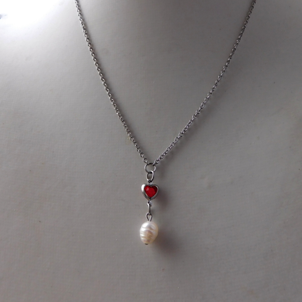 Náhrdelník  -nerez se srdíčkem, perlou