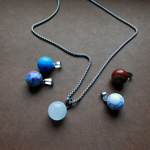 Náhrdelník   - nerezový řetízek s polodrahokamy