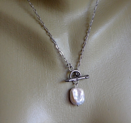 Náhrdelník -stříbrný nerezový s velkou keshi perlou
