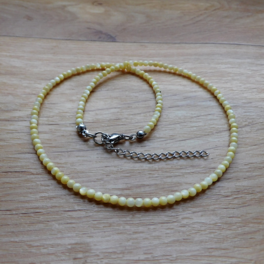Náhrdelník- Žluté perleťové korálky