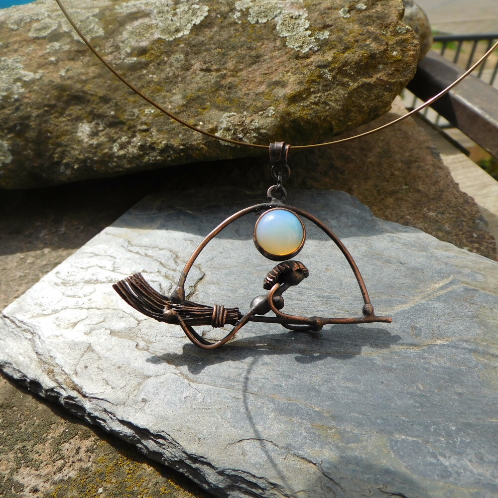 Náhrdelník  Já jsem čarodějka a letím k Vám