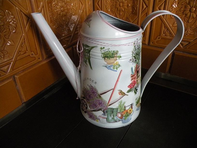 Plechová konvička - romantická zahradní