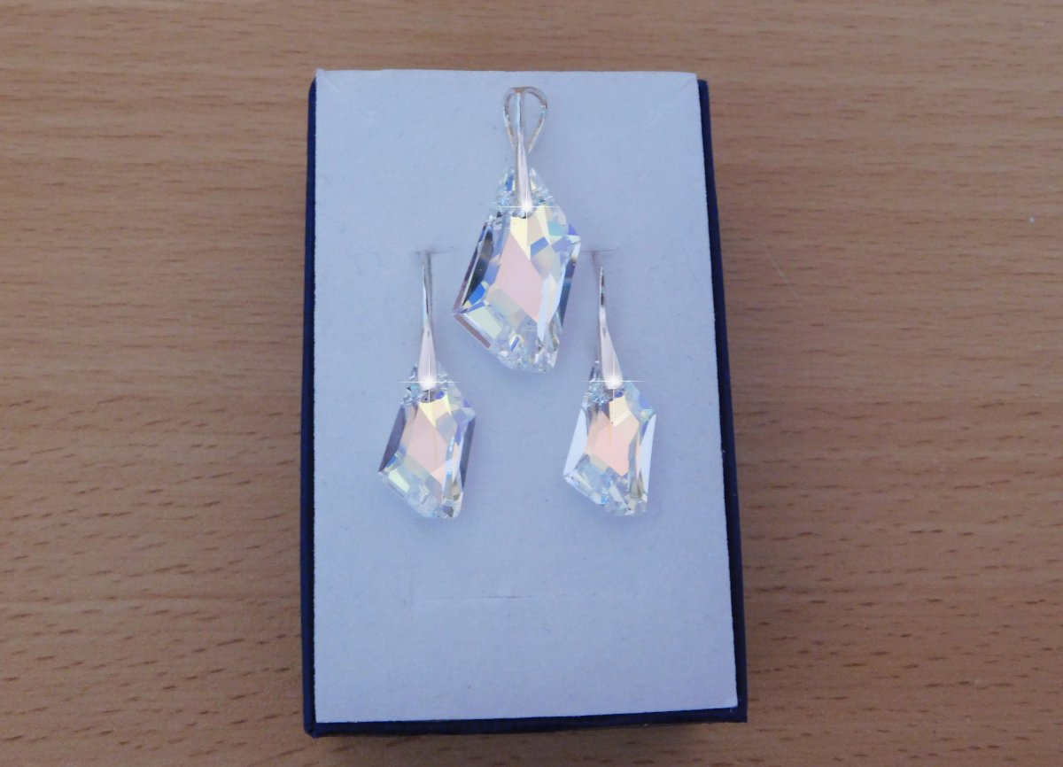  SWAROVSKI ELEMENTS náušnice a přívěšek 