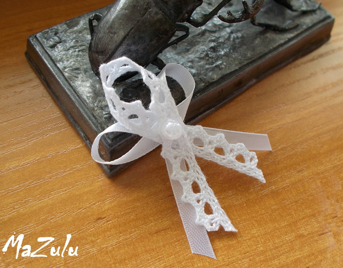 vývazky krajkové s perličkou - vintage