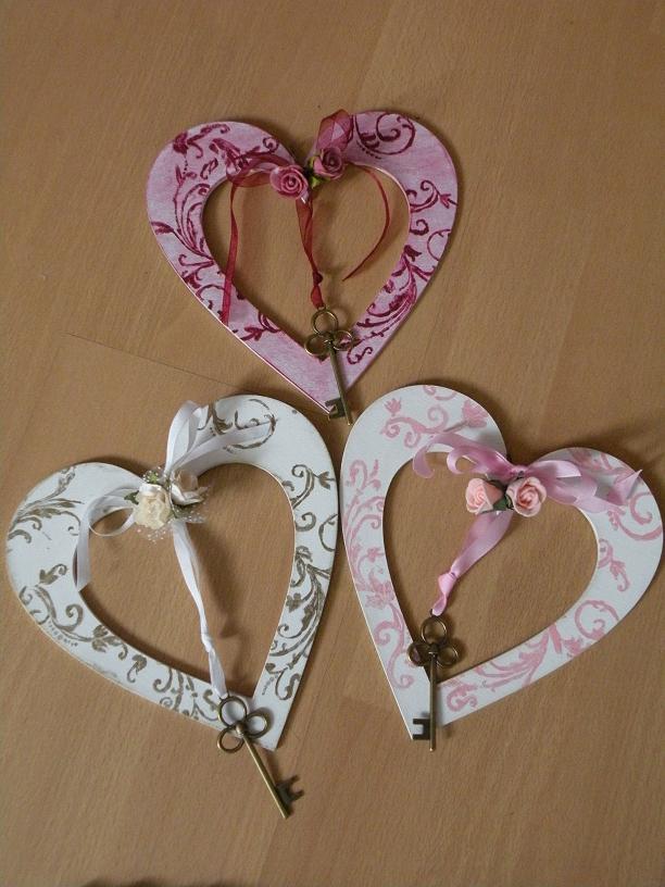 Dekorační srdíčko s klíčem a růží