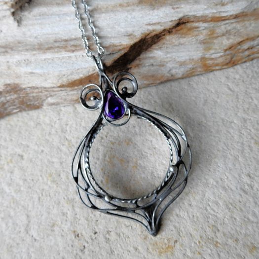 Optická čočka a zirkonium