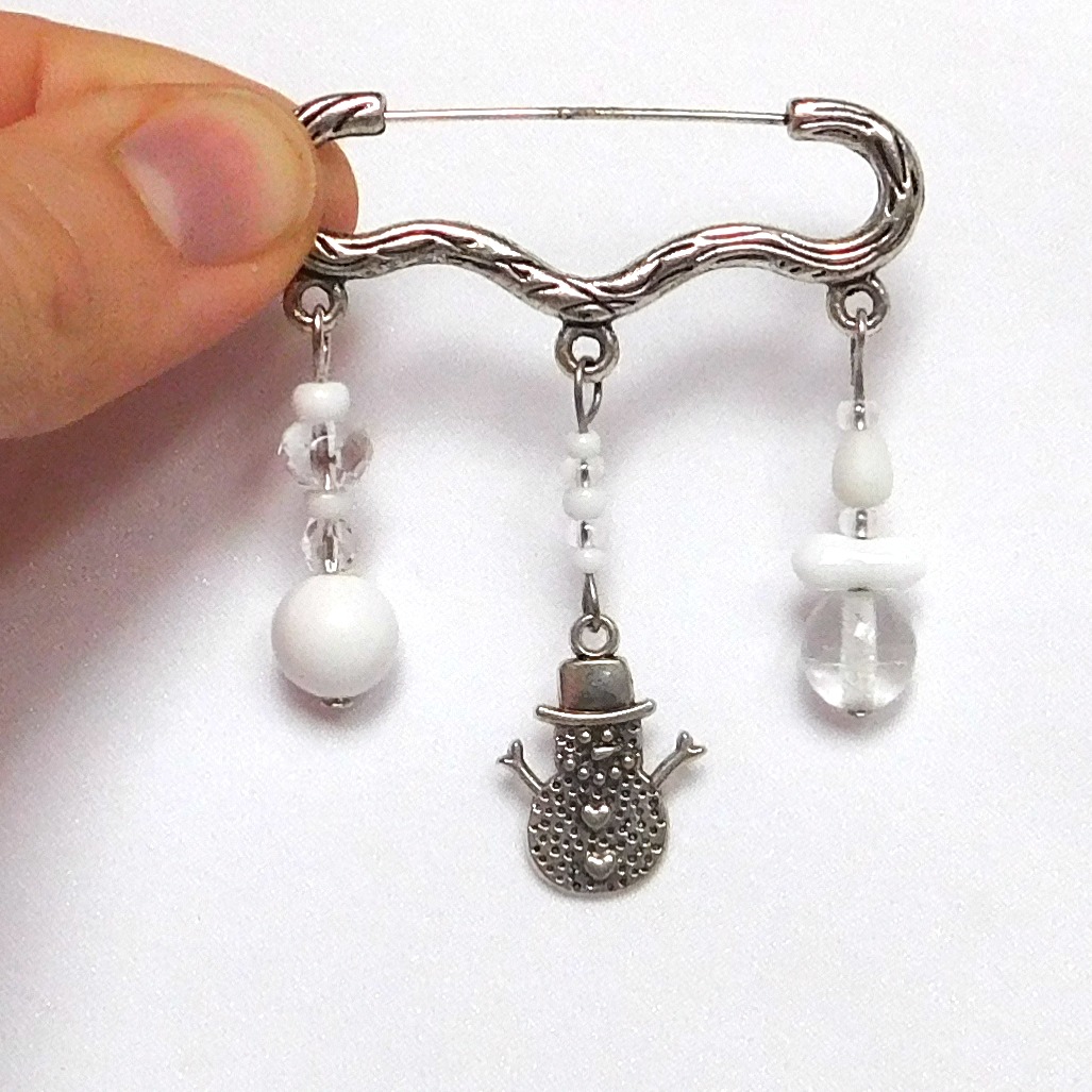 Ozdobný spínací špendlík, sněhulák