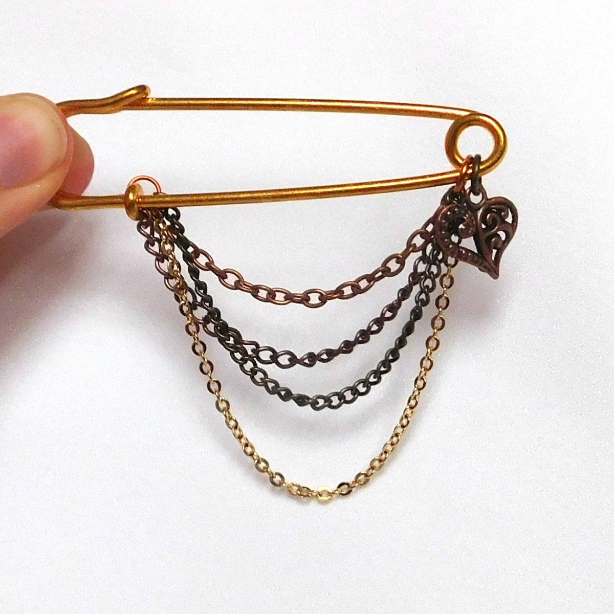 Ozdobný spínací špendlík, měděné srdce