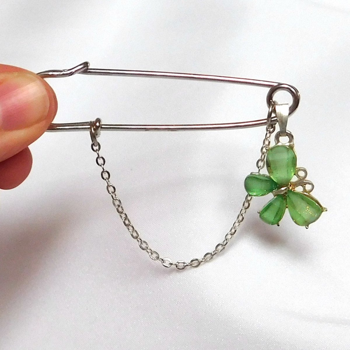 Ozdobný spínací špendlík, motýl