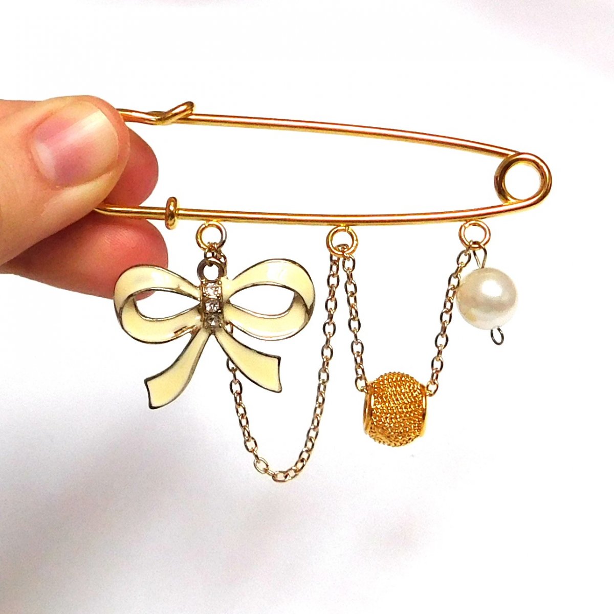 Ozdobný spínací špendlík, s mašlí